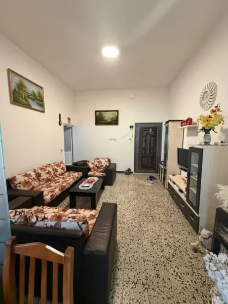 Tirane, jepet me qera apartament 1+1 Kati 2, 65 m² 400 € (Sheshi Karl Topia)