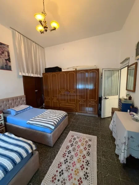 Tirane, jepet me qera apartament 1+1 Kati 2, 65 m² 400 € (Sheshi Karl Topia)