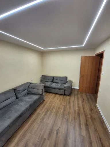 Tirane, jepet me qera zyre Kati 2, 45 m² 600 € (sheshi willson)