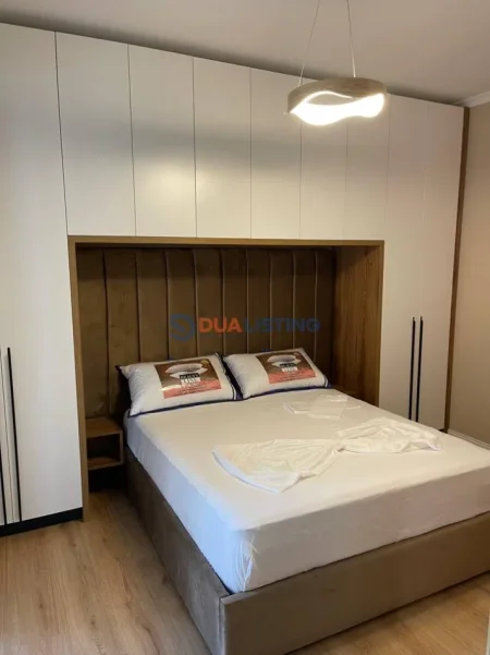 Tirane, jepet me qera apartament 1+1+Aneks+Ballkon Kati 2, 79 m² 950 € (rruga e kosovareve , liqeni artificial)
