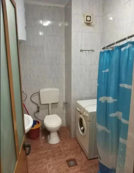 Tirane, jepet me qera apartament 1+1 Kati 3, 70 m² 400 € (Don Bosko)