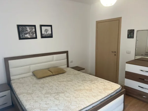 Tirane, jepet me qera apartament 3+1 Kati 1, 100 m² 600 € (kodra e diellit)