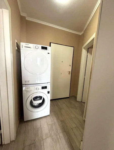 JEPET ME QERA APARTAMENT 1+1 NE 21 DHJETOR , 600 EURO