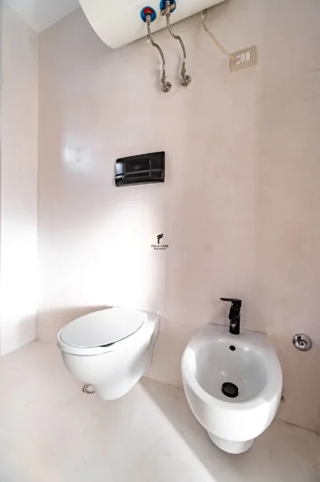 Tirane, jepet me qera garsonier Kati 2, 40 m² 500 € (PAZARI I RI)