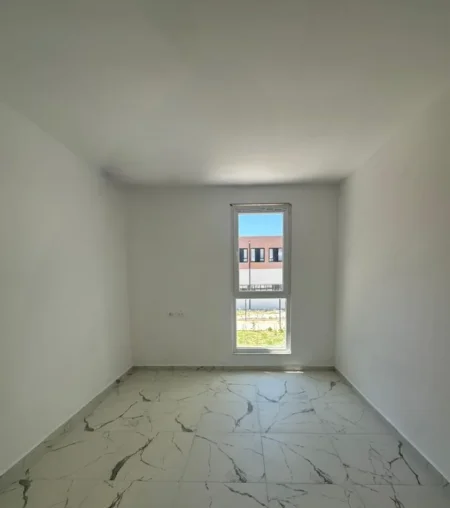 Tirane, jepet me qera zyre Kati 1, 90 m² 444 € (UNIVERS CITY)