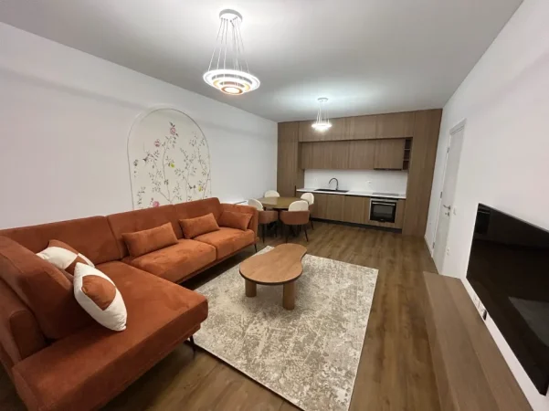 Tirane, jepet me qera Apartament 1+1 Kati 5, 70 m², Mobilim i Ri, me Parket, Cmimi 55.000 Lekë të Reja (diskutueshëm), Pranë Bulevardit te Ri, Tiranë.