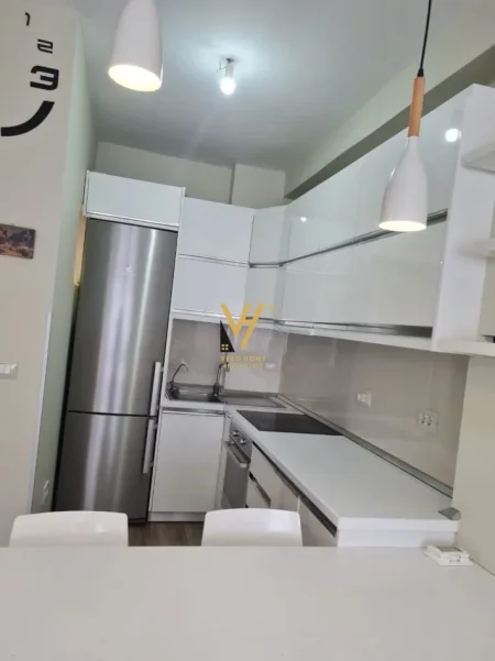 Tirane, jepet me qera apartament 1+1+Ballkon Kati 7, 65 m² 420 € (ASTIR)