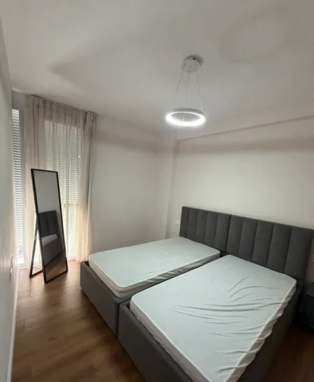 Tirane, jepet me qera apartament 2+1 Kati 2, 67 m² 750 € (QENDER)