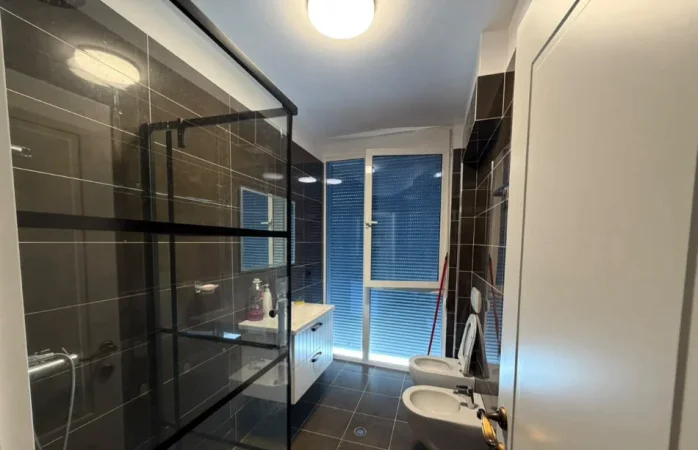 Tirane, jepet me qera apartament 2+1 Kati 2, 67 m² 750 € (QENDER)