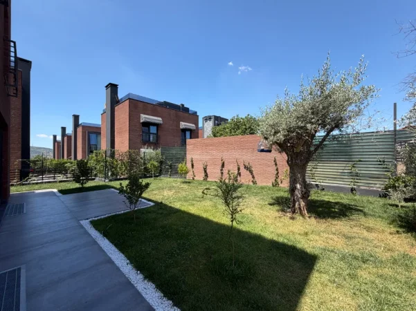 Tirane, shitet Vile , 540 m² 650.000 € (Roses Residence, Farkë e Vogël)