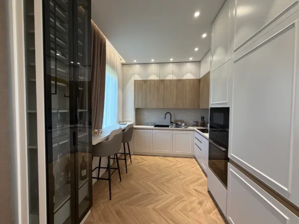 Tirane, shitet Vile , 540 m² 650.000 € (Roses Residence, Farkë e Vogël)