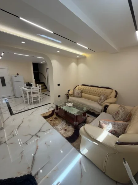 Tirane, jepet me qera apartament 2+1 Kati 1, 80 m² 800 € (RRUGA E ELBASANIT)