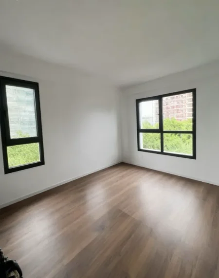 Tirane, shitet apartament 2+1 , 99 m² 161.111 € (KINOBLOCK BENGASI 2006)