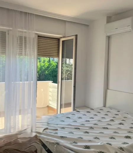 Tirane, jepet me qera apartament 1+1 Kati 2, 77 m² 602 € (KOMUNA E PARISIT)