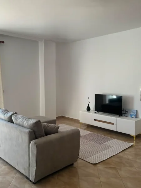 Tirane, jepet me qera apartament 1+1 Kati 2, 77 m² 602 € (KOMUNA E PARISIT)