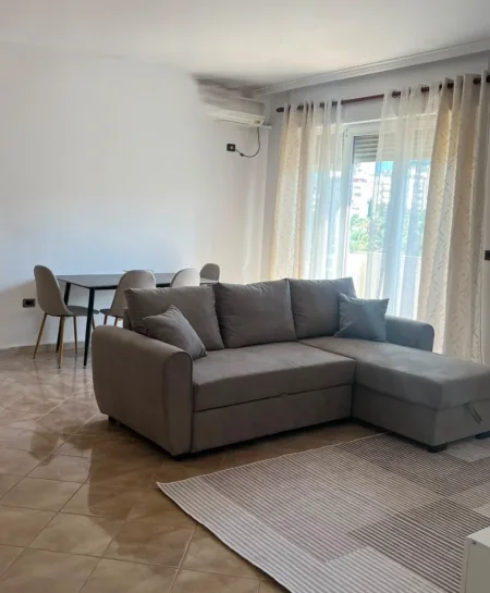 Tirane, jepet me qera apartament 1+1 Kati 2, 77 m² 602 € (KOMUNA E PARISIT)
