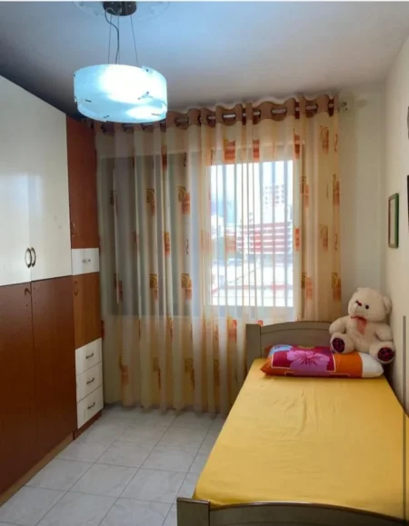 Tirane, jepet me qera apartament 2+1 Kati 5, 70 m² 500 € (Rruga Ferit Xhajko)