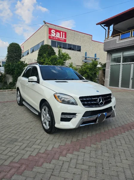 Fier, shes makine Mercedes Nafte, e bardhë automatik Klima 159.000 km 11.500 €