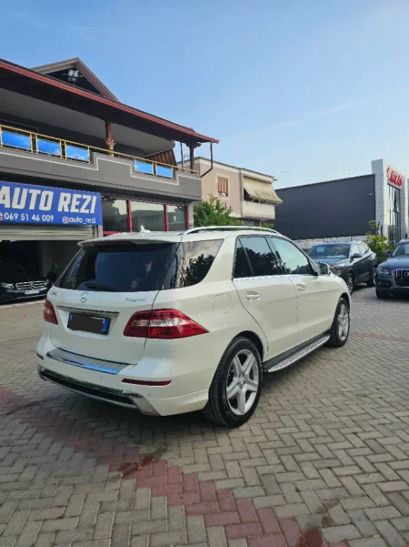 Fier, shes makine Mercedes Nafte, e bardhë automatik Klima 159.000 km 11.500 €