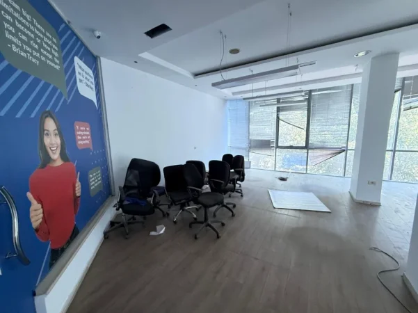 Tirane, jepet me qera zyre Kati 2, 100 m² 1.000 € (xhanfize keko)