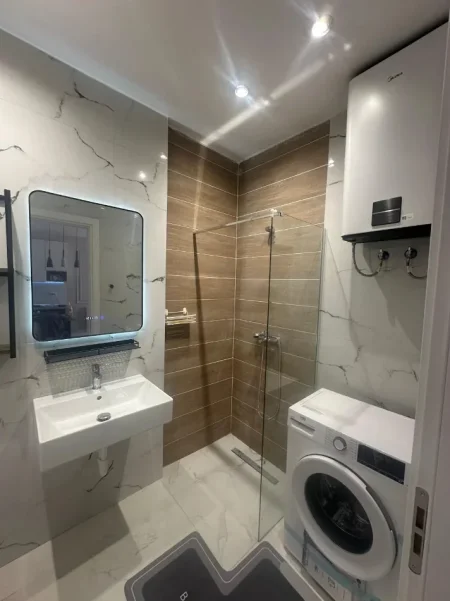 Tirane, jepet me qera apartament 1+1+Ballkon Kati 4, 65 m² 450 € (univers city)