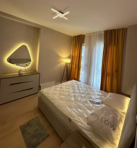 Tirane, jepet me qera apartament 1+1+Ballkon Kati 4, 65 m² 450 € (univers city)