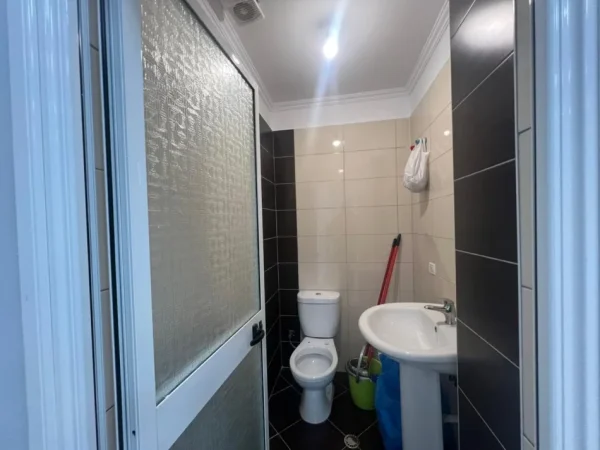Tirane, shitet ambjent biznesi Kati 1, 59 m² 125.000 € (Fresku)