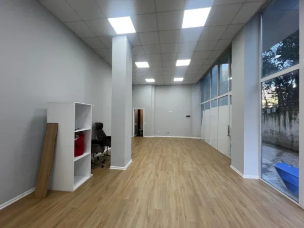 Tirane, shitet ambjent biznesi Kati 1, 59 m² 125.000 € (Fresku)