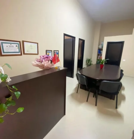 Tirane, jepet me qera apartament 3+1 Kati 1, 72 m² 500 € (Kinostudio)