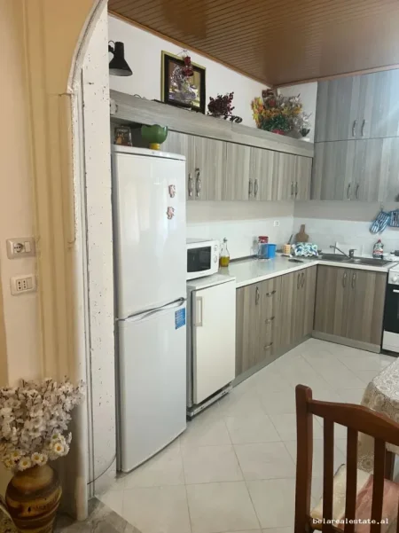 Tirane, jepet me qera apartament 1+1+Ballkon Kati 2, 420 m² 420 € (zogu i zi)