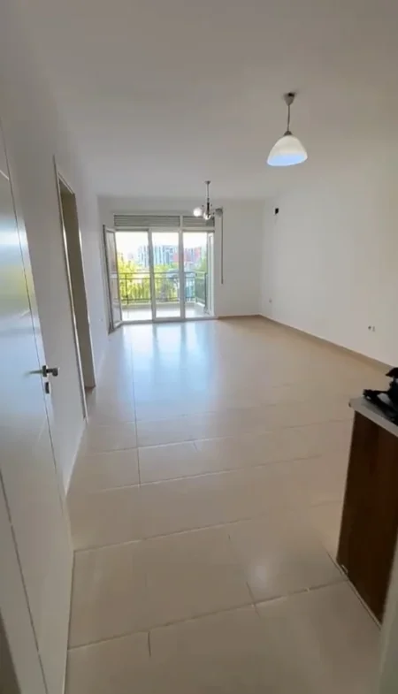 JEPET ME QERA 2+1 TEK ISH FUSHA E AVIACIONIT , 450 EURO