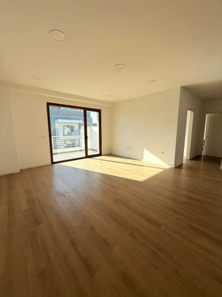 Tirane, jepet me qera zyre , 180 m² 2.500 € (Kompleksi Deliorgji)