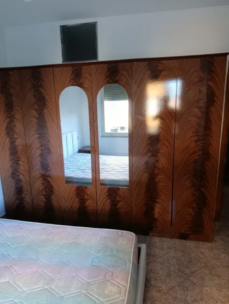 Tirane, jepet me qera apartament 2+1 Kati 5, 75 m² 600 € (21 Dhjetori)