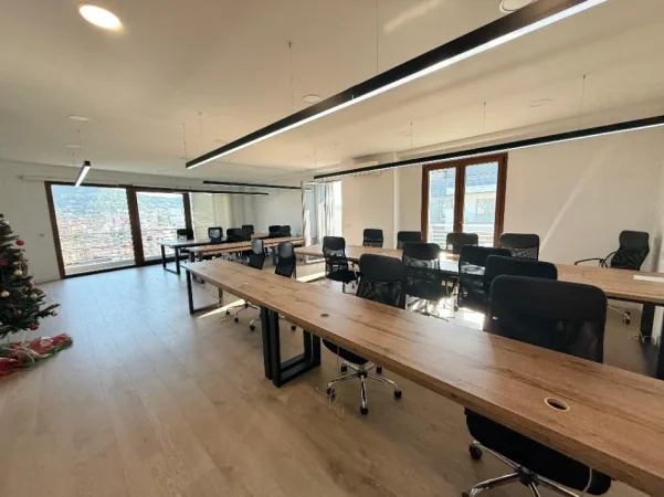 Tirane, jepet me qera zyre Kati 4, 200 m² 2.500 € (Delijorgji)