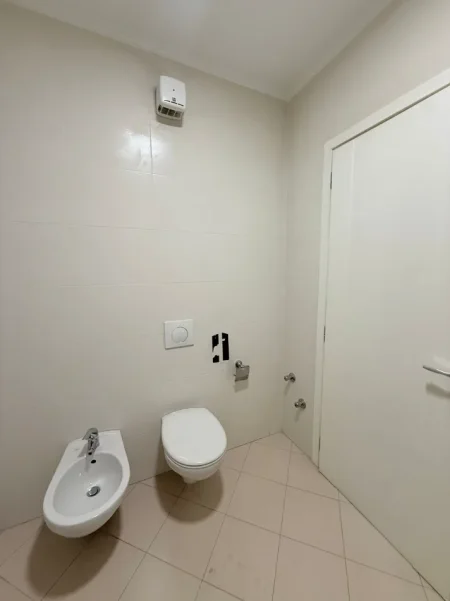 Tirane, jepet me qera zyre Kati 5, 180 m² 2.500 € (Delijorgji)