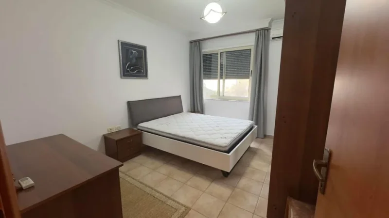 Tirane, jepet me qera apartament 1+1 Kati 3, 70 m² 650 € (Skanderbeg Square)