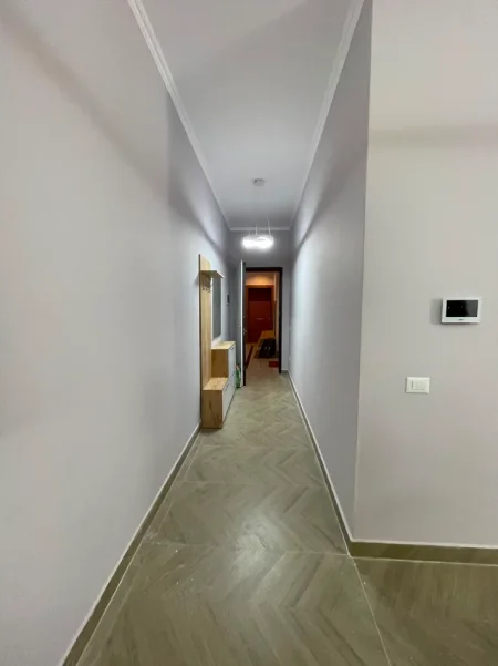 Tirane, jepet me qera apartament 1+1+Ballkon Kati 5, 70 m² 850 € (Rruga e Kavajes)