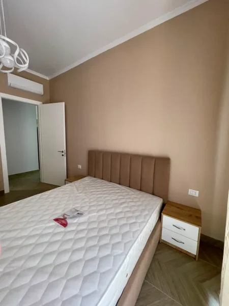 Tirane, jepet me qera apartament 1+1+Ballkon Kati 5, 70 m² 850 € (Rruga e Kavajes)