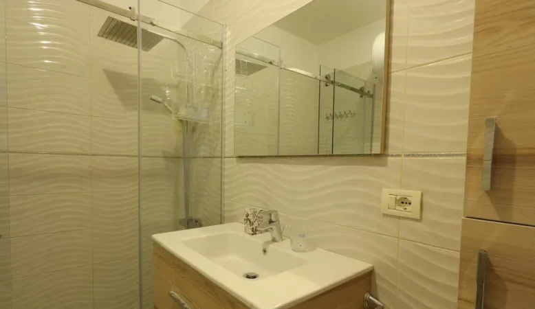 Tirane, shitet apartament 2+1 Kati 8, 118 m² 190.000 € (Tregu Elektrik)