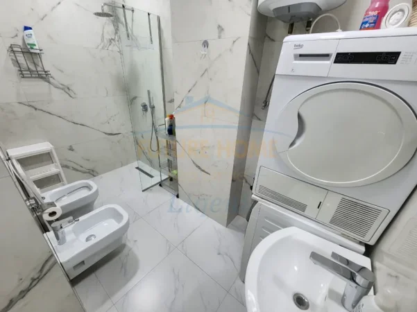 Tirane, jepet me qera apartament 2+1+Ballkon Kati 4, 89 m² (Rruga e Kosovareve)
