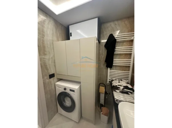 Tirane, shitet apartament 1+1+Ballkon Kati 4, 78 m² (Komuna Parisit)