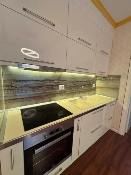 Tirane, jepet me qera apartament 2+1 Kati 1, 140 m² 750 € (LIQENI I THATE)
