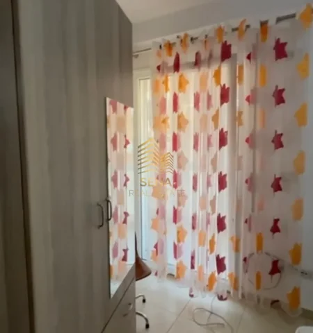 Tirane, jepet me qera apartament 2+1+Ballkon Kati 2, 90 m² 500 € (Ali Demi)