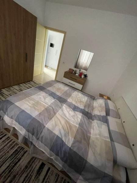 Tirane, jepet me qera apartament 1+1 Kati 1, 70 m² 400 Euro (Vedat Kokona, 5 Maj)