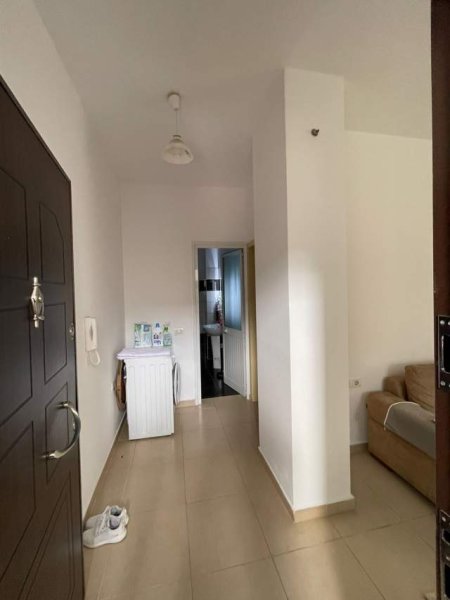 Tirane, jepet me qera apartament 1+1 Kati 1, 70 m² 400 Euro (Vedat Kokona, 5 Maj)