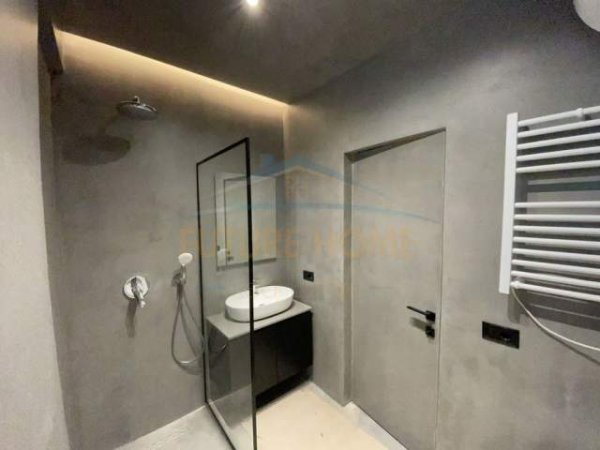 Tirane, jepet me qera apartament 2+1 Kati 4, 102 m² 900 Euro (Liqeni i That)