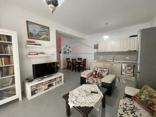 Tirane, jepet me qera apartament 1+1 Kati 3, 70 m² 400 Euro (Brryli)