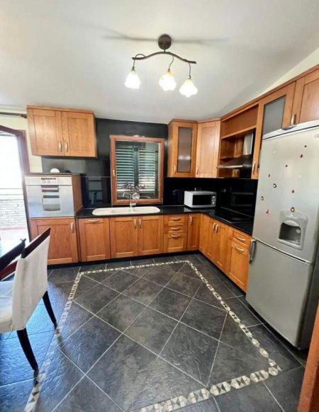 Tirane, shes apartament 4+1+2+ verande 275 m² (Stadiumi Air Albania)