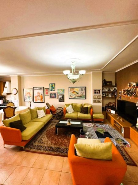 Tirane, shes apartament 3+1 137 m² 245.000 Euro (Bulevardi Zogu 1,tek Fakulteti i Shkencave)