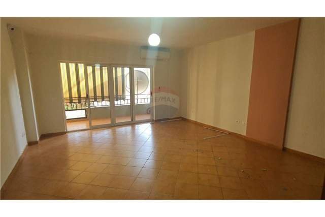 Tirane, jepet me qera apartament 3+1+BLK Kati 2, 140 m² 650 Euro (Rruga Elbasanit, prane ambasades Amerikane)